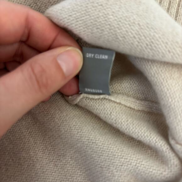 Neiman Marcus Cashmere Sweater Tan Sz M
Minimalist Classic Heritage - Picture 8 of 9